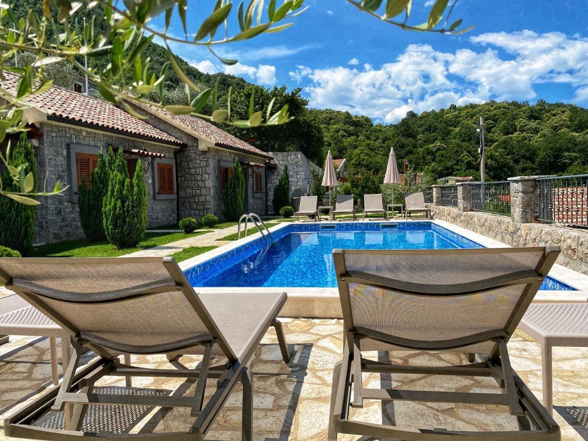 Eco Villas Merak Virpazar Exteriör bild