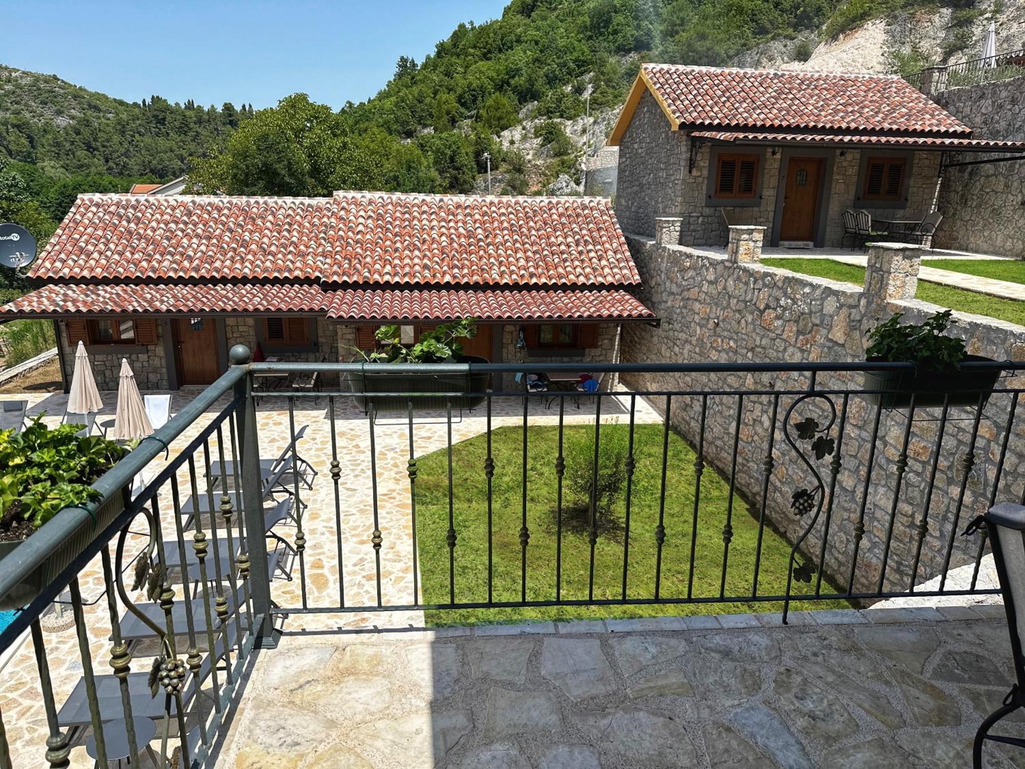 Eco Villas Merak Virpazar Exteriör bild