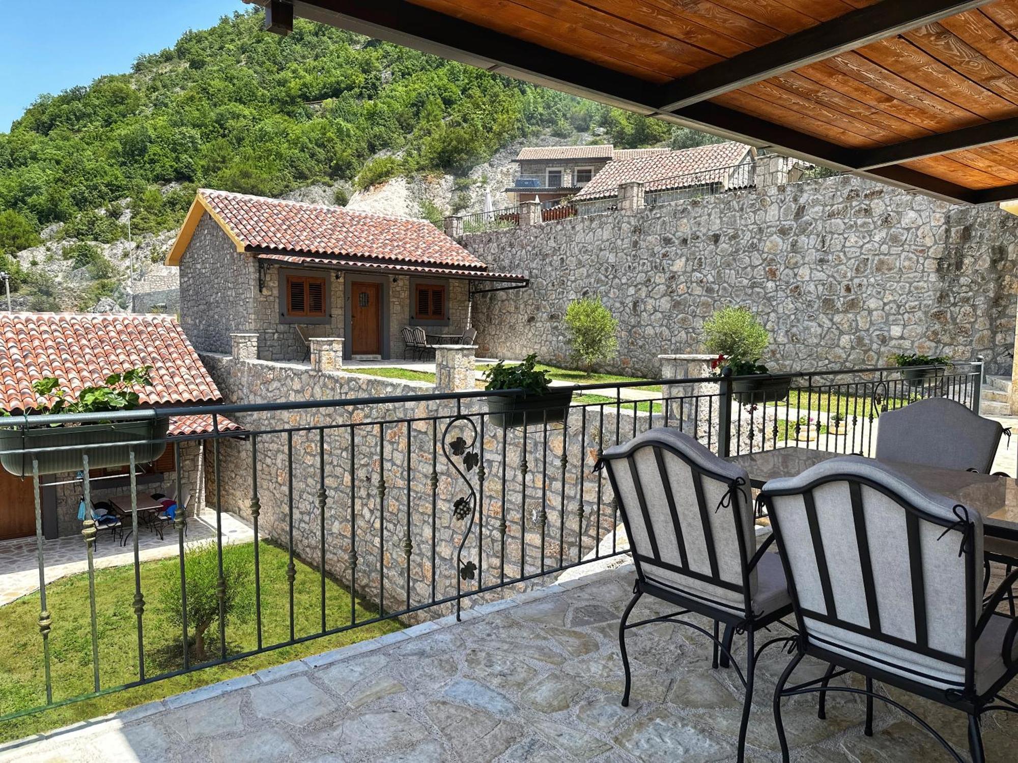 Eco Villas Merak Virpazar Exteriör bild